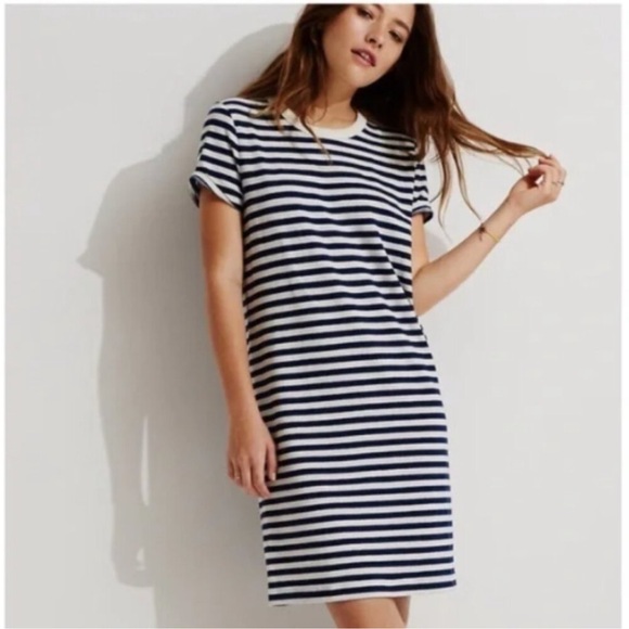 Lou & Grey Dresses & Skirts - Lou & Grey Navy White Striped Short Sleeve linen blend T Shirt Dress size small